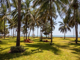 Neptune Paradise Beach Resort & Spa and Safari Tsavo Explorer RO