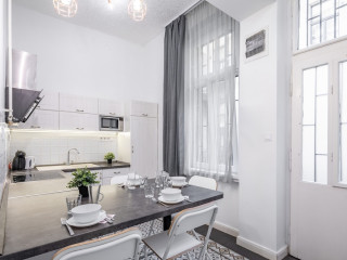 CENTRAL LUXURY APARTMENT