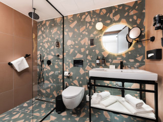 THREE CORNERS DOWNTOWN HOTEL