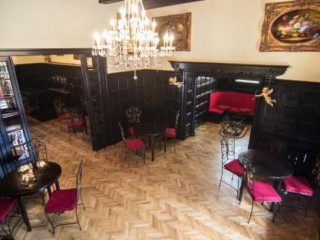 Casa Cu Farfurii