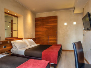Hotel Tritone