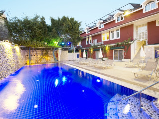 TONOZ BEACH HOTEL