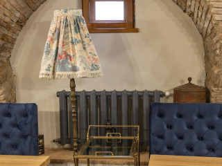 THE THRONE BOUTIQUE HOTEL