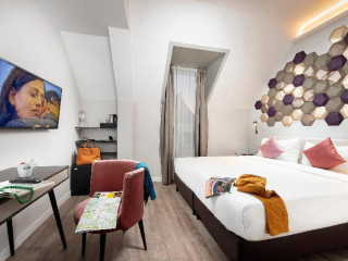 The Three Corners Hotel Art