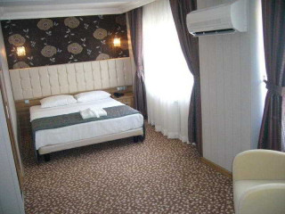 PORTA ROMANOS HOTEL