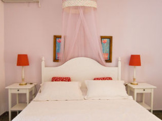 ISABELLA COUNTRY HOUSE