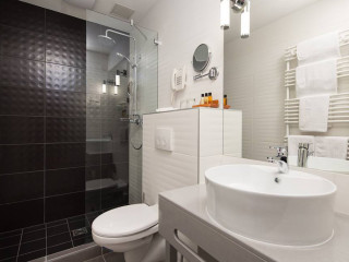 AKEAH VERDI BUDAPEST