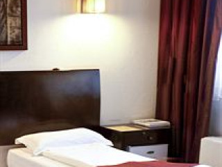 HOTEL AVIS 