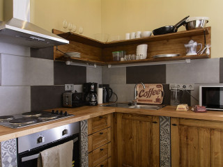 NEW WALNUTTREE DOUBLE 12 PERSON APARTMENT CENTRAL IN BUDAPEST,HU