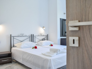 KATSAROS DELUXE APARTMENTS