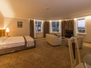LETOILE HOTEL
