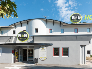 Bamp;B HOTEL VILLENEUVE LOUBET PLAGE (16KM FROM NICE)