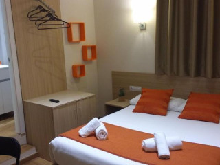 Hostal Barcelona Travel