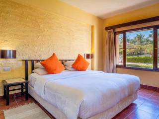 Tamra Beach Resort*****