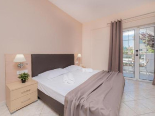 YAKINTHOS HOTEL