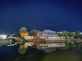 CAMERE DE INCHIRIAT AMAZE.