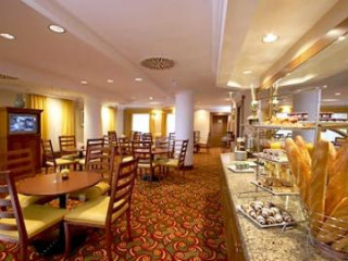 MARRIOTT EXECUTIVE APARTMENTS MILLENNIUM COURT