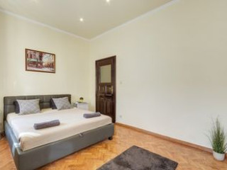 REAL APARTMENTS ANDRASSY