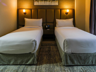 ROYAL REGENCY SUITES