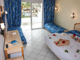 NESRINE HAMMAMET