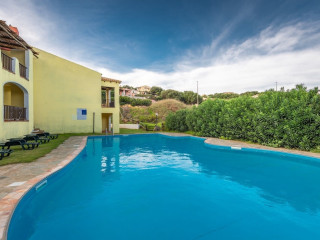 APARTMENTS WITH POOL COUNTRY VILLAGE