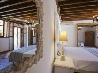 SAINT ARTEMIOS BOUTIQUE