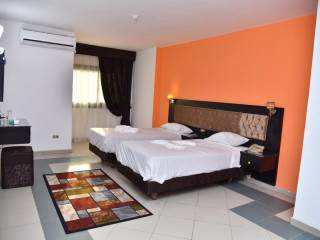ROYAL PYRAMIDS INN