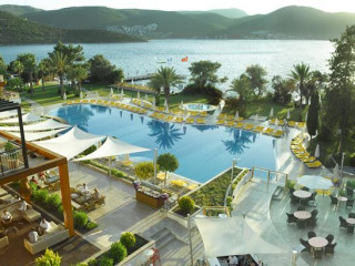 DOUBLETREE BY HILTON BODRUM ISIL CLUB