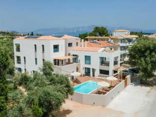 13 Keys Suites