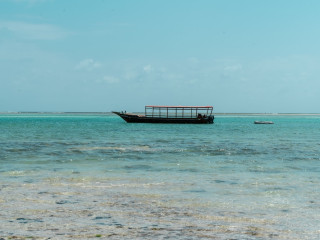 Le Mersenne Zanzibar, Autograph Collection
