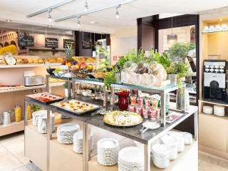 The Three Corners Hotel Art