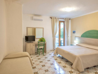 Zaro Hotel