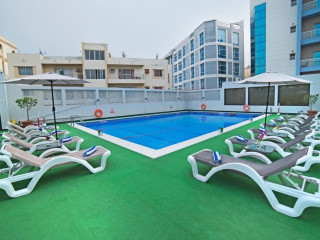 Ramada By Wyndham Hotel si Formula 1 Grand Prix Ticket