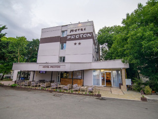 HOTEL PROTON.
