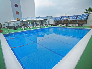 Ramada By Wyndham Hotel si Formula 1 Grand Prix Ticket