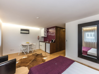 LOUNGE INN