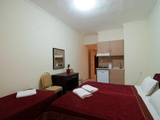 Yakinthos Hotel 