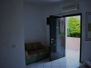 OULA MAISONETTES