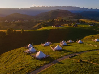 Ursa Mica Glamping Resort