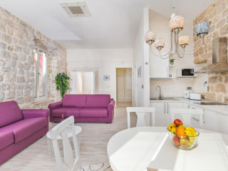 APARTMENTS LAUSION