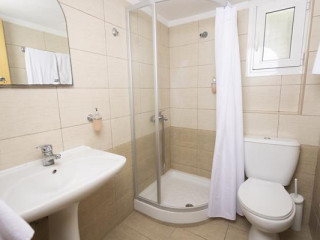 CAMERE IN REGIM HOTELIER