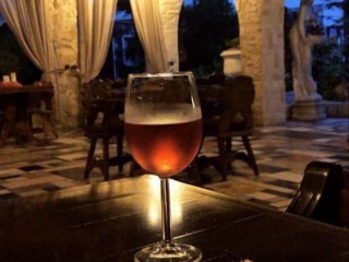 HUNTER PRINCE CASTLE AND DRACULA