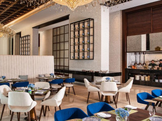 Al Jaddaf Rotana Suite