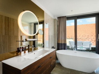 Emerald amp; Suites