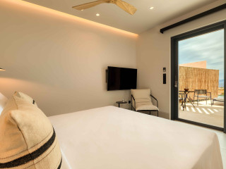 Domes Novos Santorini Autograph Collection
