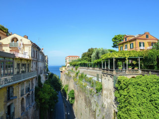 BOUTIQUE MANSION IN SORRENTO WITH PICTURESQUE VIEW