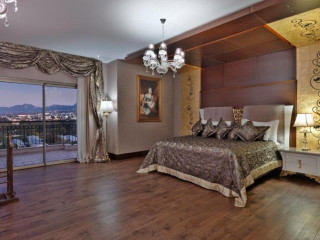 Cratos Premium Hotel