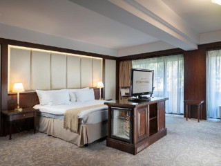 HOTEL INTERNATIONAL