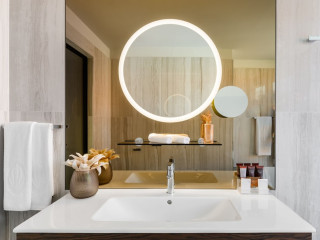 EMERALD DOWNTOWN SUITES