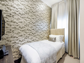 130 Queensgate Apartments